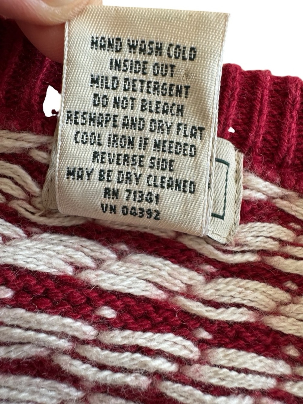 L.L. Bean VTG Red White Nordic Cardigan
Sweater Birdseye Knit Wool Blend M - Picture 7 of 7